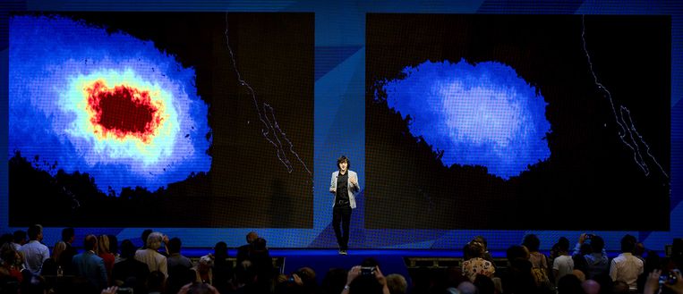 Boyan Slat tijdens de presentatie over de voortgang van The Ocean Cleanup, eind 2017. 