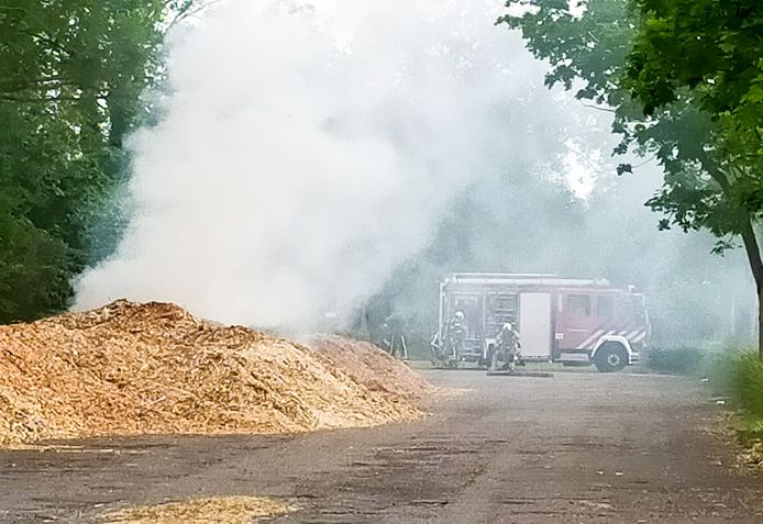Broeibrand op sportpark Schenkeldijk in Dordrecht