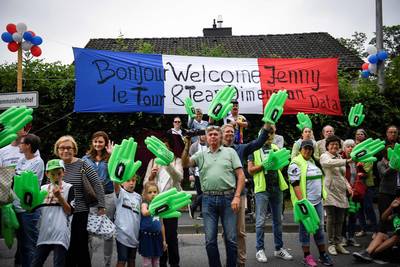 LIVE: Peloton vertrokken, wie wordt de eerste aanvaller?