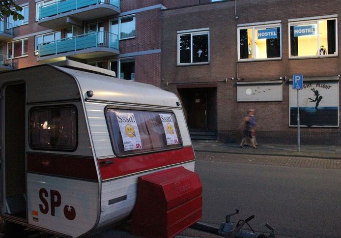 Actie van de SP en omwonenden van hostel Night Flight in de avond en nacht van zaterdag op zondag.