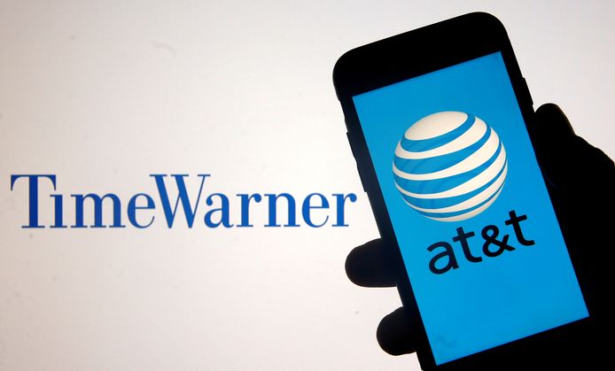 Het Amerikaanse ministerie van Justitie gaat in beroep tegen de fusie tussen telecomgigant AT&T en het mediabedrijf Time Warner. Vorige maand zette een federale rechter nog het licht op groen voor de deal ter waarde van 85 miljard dollar.