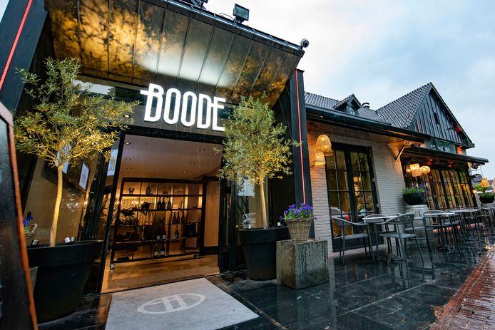 Politie zoekt agressieve bezoeker van concert rapper Boef in Bathmen ...