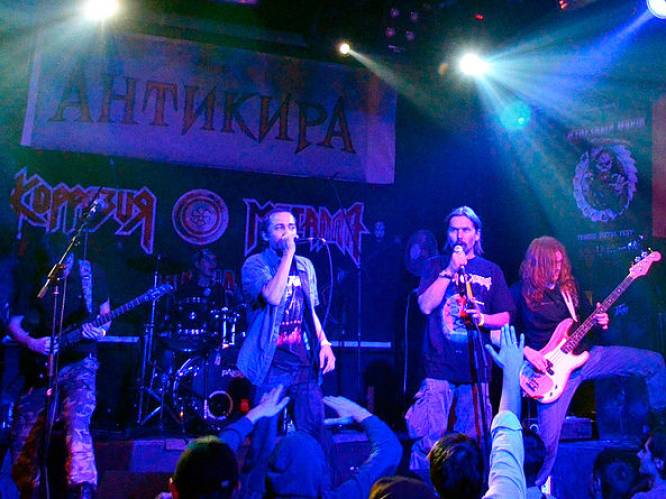 Russische metalband tijdens concert gearresteerd wegens "propaganda van nazisymboliek”