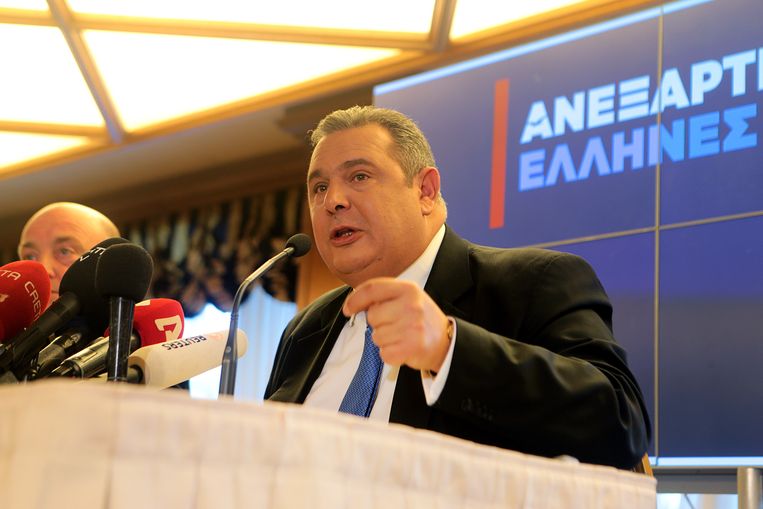 Partijleider van het rechtse Onafhankelijk Griekenland Panos Kammenos nadat hij zijn ontslag heeft ingediend bij de Griekse premier Alexis Tsipras. Beeld EPA