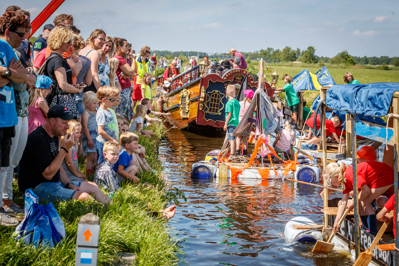 Rooftocht op Haagjesgracht van 99 Vikingkinderen sluit Spiekerdorp  Wanneperveen af | Foto | destentor.nl