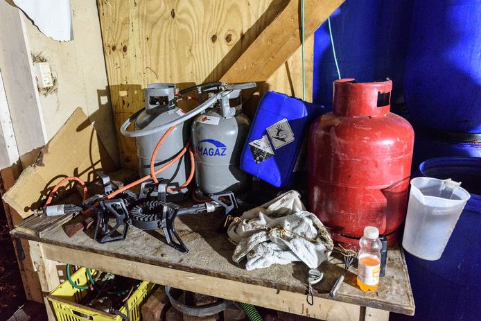 Groot drugslaboratorium ontdekt in schuurtje Baarle-Nassau