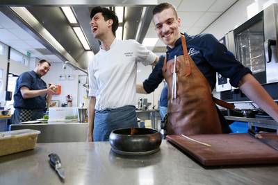 Italiaanse topchef neemt een week de keuken over in Teteringse brasserie: ‘Dit is uniek’