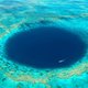De oceaan geeft zijn geheimen prijs: biologen vinden opnieuw meters diepe onderwatergrot in Great Barrier Reef