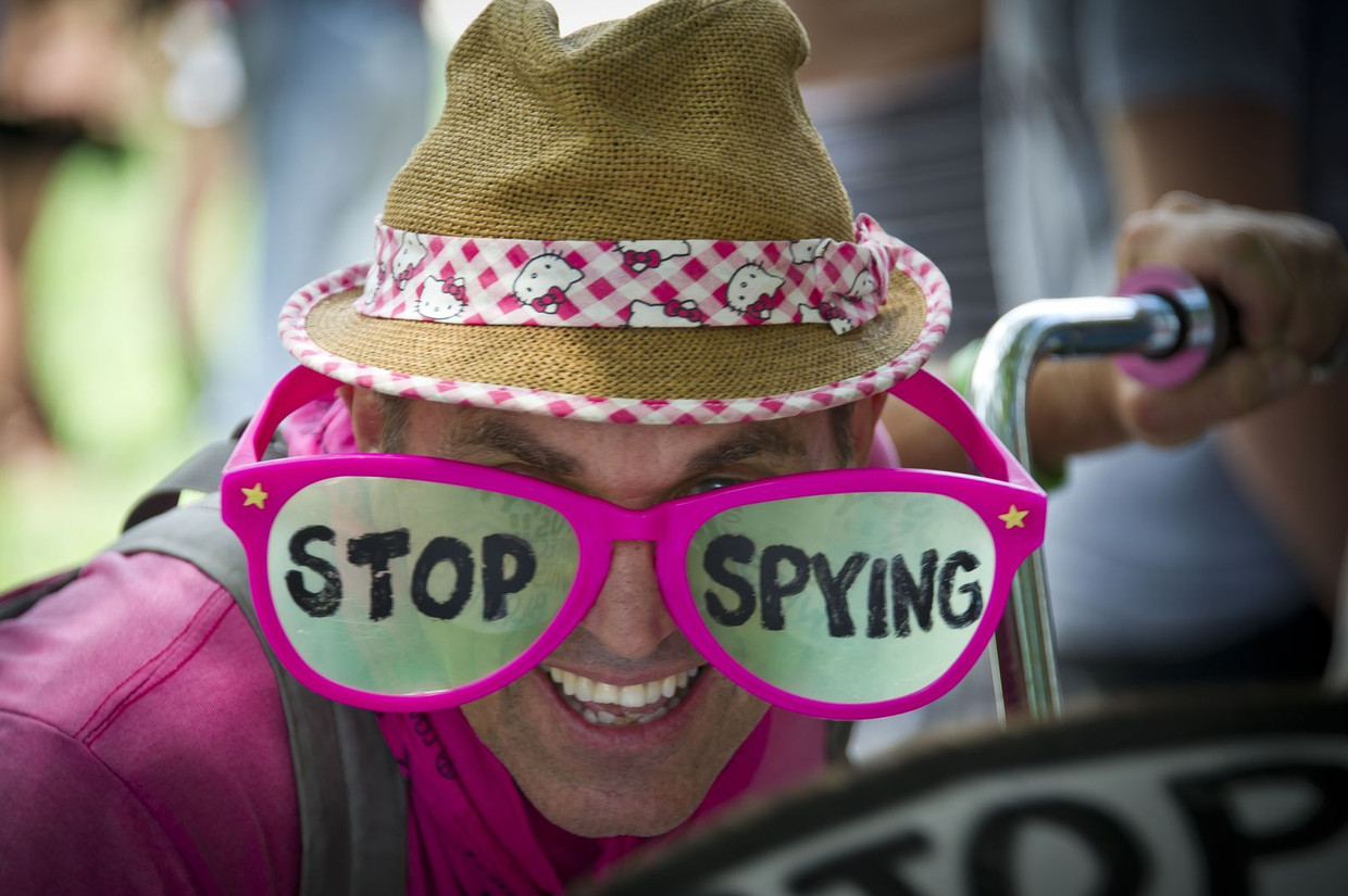 Een activist protesteert in Washington tegen de Amerikaanse veiligheidsdiensten die telefoons afluisteren. Beeld AFP