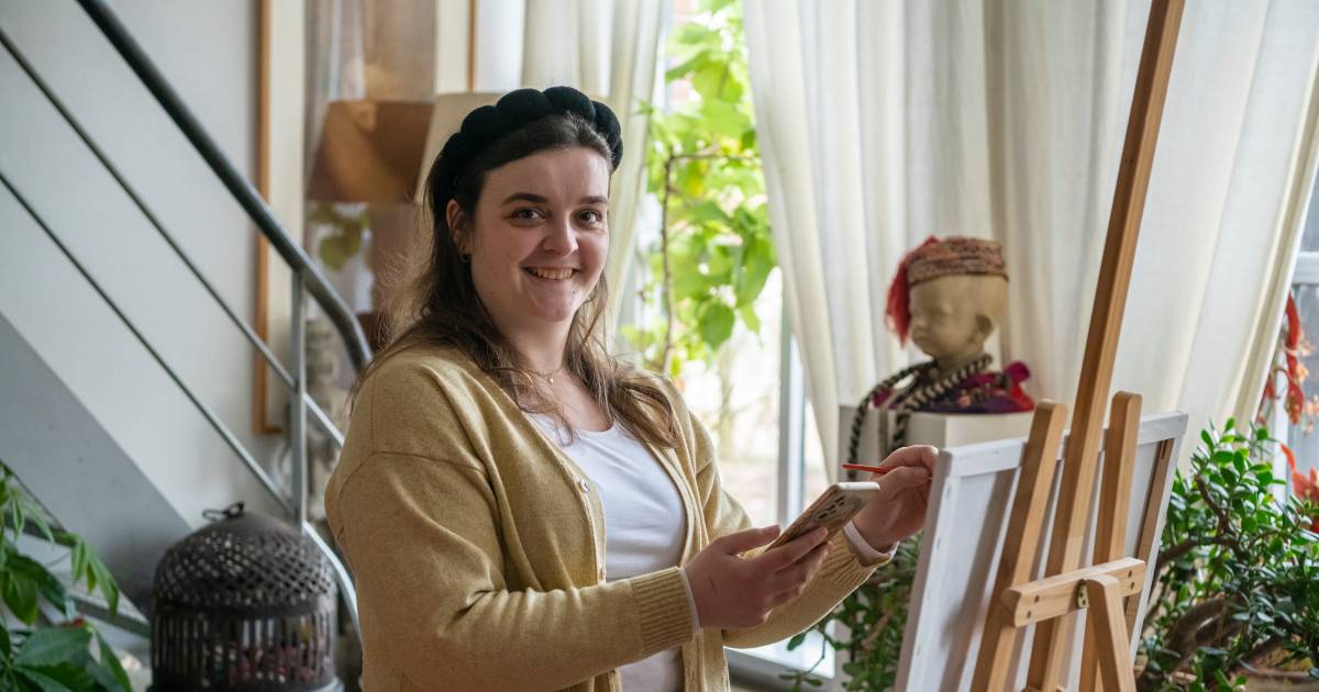 Ze werkt in de zorg, maar al haar vrije uurtjes gaan op aan schilderen (en dat heeft Charlotte niet 