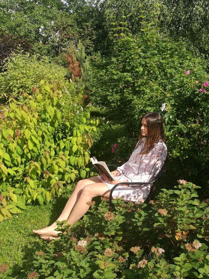 Anastasia Loginova leest de planten Tolstoj voor.