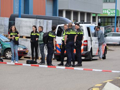 Politie doet inval bij bedrijf in Oudewater; bedrijventerrein afgesloten 