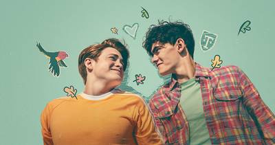 Het fenomeen ‘Heartstopper’: de prille verliefdheid van Nick en Charlie doet jongeren lezen (en in zwijm vallen)