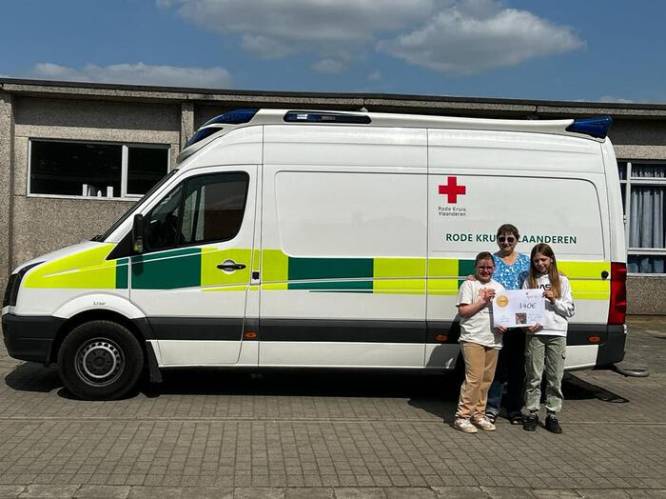 Leerlingen atheneum Keerbergen schenken 340 euro aan Rode Kruis Haacht