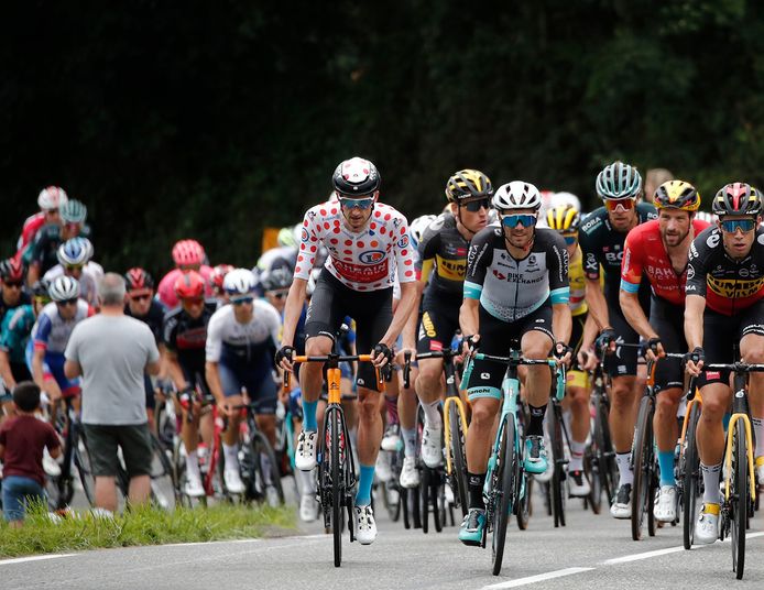 Wout Poels in de bolletjestrui.