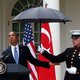 Obama gaat in op schandalen die zijn presidentschap overschaduwen