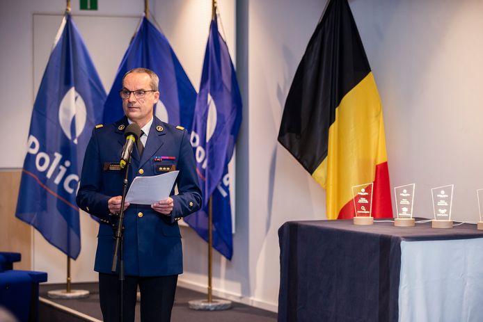 Politiebaas Marc De Mesmaeker reikte een van de prijzen uit.
