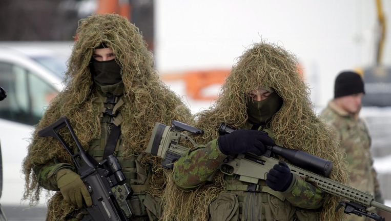 Litouwse soldaten namen vorige week deel aan een welkomstceremonie voor een Navo-bataljon dat in hun land wordt gestationeerd. Beeld EPA