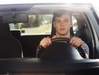 Meer en meer jongeren laten de auto aan de kant staan: hoe komt dat?