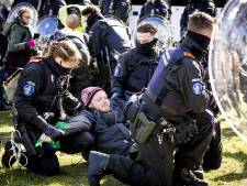 103 van de 104 gearresteerde actievoerders Extinction Rebellion weer vrij na protest op Eindhoven Airport