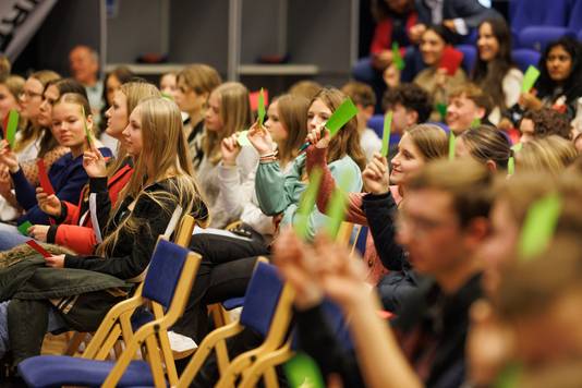 Speeddaten met politici, een debat, stellingen op het Markland College.