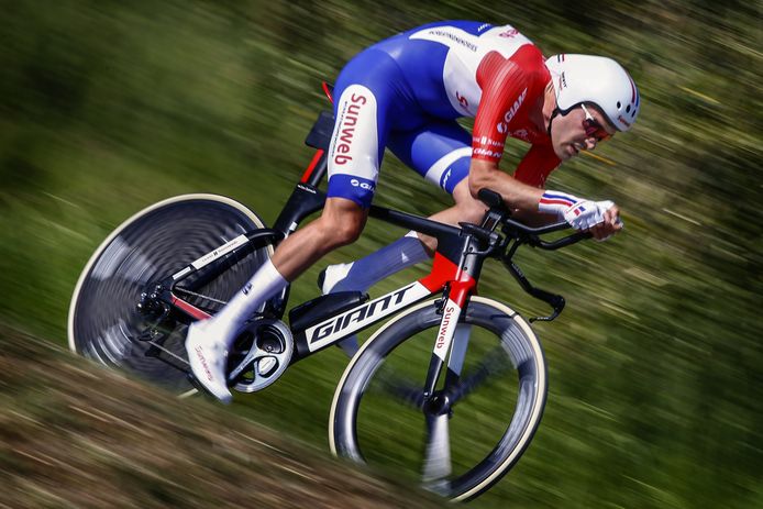 Tom Dumoulin tijdens de tijdrit in de tweede week van de Giro.