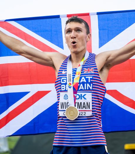 Vader schreeuwt zoon als stadionspeaker naar goud op 1500 meter: ‘Dat is mijn zoon, de wereldkampioen’