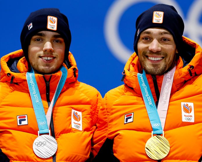 Kjeld Nuis (Rechts) en Patrick Roest op het podium bij de Spelen van Pyeongchang.