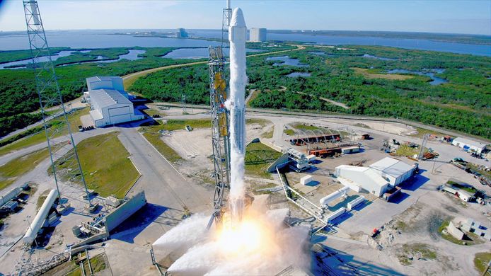 Archiefbeeld van de lancering van een Falcon 9 op Cape Canaveral.