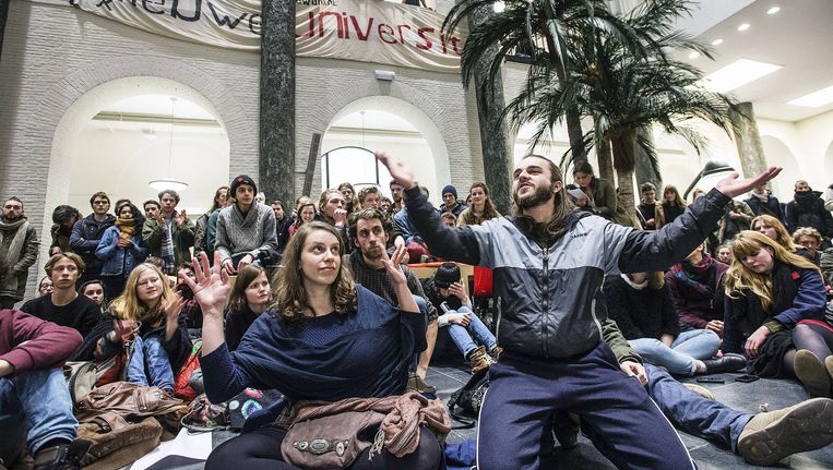 Studenten in het Maagdenhuis. Beeld Guus Dubbelman