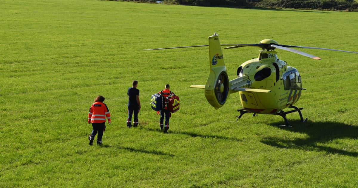 Wielrenners gewond bij ongeval in Zaltbommel, traumaheli geland.