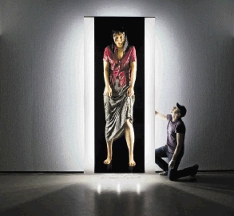 In museum Boijmans Van Beuningen in Rotterdam wordt een foto van Sylvie Zijlmans (Rananim, 2006) geplaatst. De foto is onderdeel van de tentoonstelling SurreÃ«el. De expositie laat vanaf morgen zien hoe kunstenaars de afgelopen decennia hebben gespeeld met realiteit en fictie aan de hand van fotografie. (FOTO KOEN SUYK, ANP ) Beeld 