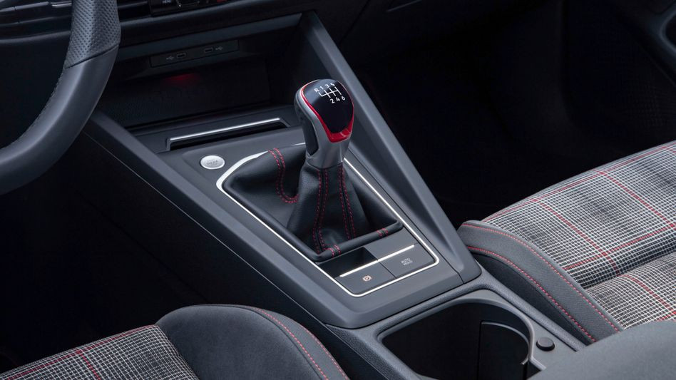 De handbak van een Volkswagen Golf GTI.