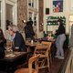 Bij De Tros vind je de gezelligheid van een buurtcafé én een imposante wijnkaart