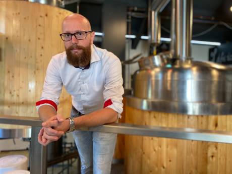 Kleine brouwers in Twente zwoegen: ‘Vergeet de fles, het beste is om het bier direct de klant in te gieten’