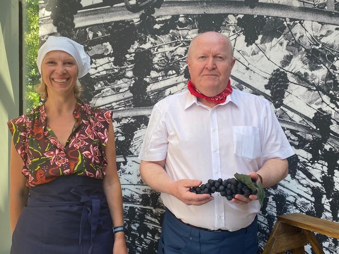 Archiefbeeld van schepen Leo Van den Wijngaert en burgemeester Inge Lenseclaes in het bezoekerscentrum Dru!f in Overijse.