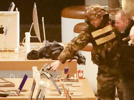 Gijzelnemer Apple Store is Abdel Rahman A. (27), die geregeld verward en dreigend gedrag vertoonde
