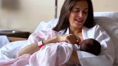 Astrid Coppens toont voor het eerst haar pasgeboren dochtertje Joey-Lee
