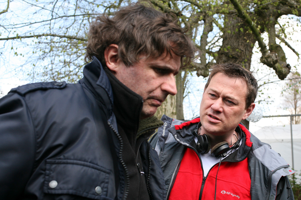 Regisseur Erik Van Looy en scenarist Bart De Pauw op de set van 'Loft' in 2008. Toen al zou De Pauw een medewerkster hebben lastiggevallen. Beeld BELGA