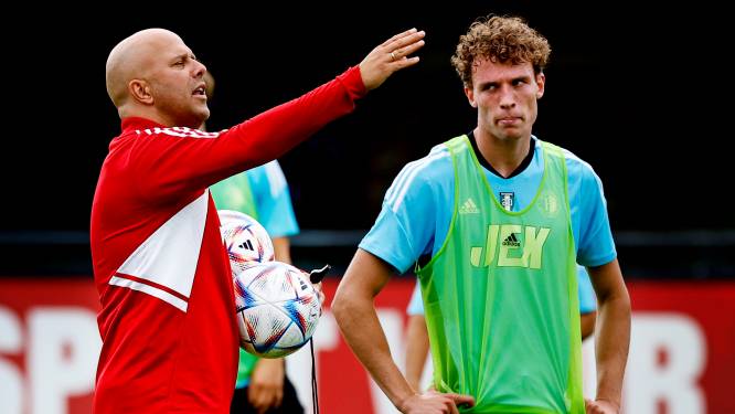 Gat met Ajax en PSV verkleinen of overwinteren in Europa? Feyenoord-coach Slot rept er met geen woord over