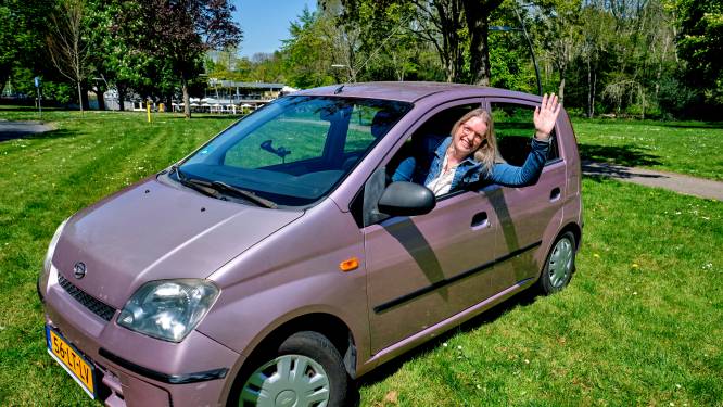 Lisanne (31) rijdt in een ‘rozig blikkie’, maar heeft ook een compleet tegenovergesteld voertuig