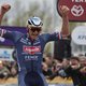 Mathieu van der Poel sprint naar tweede zege in Ronde van Vlaanderen