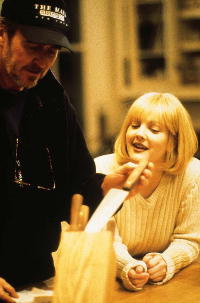 Director Wes Craven and Drew Barrymore in 1996. Image Canal+