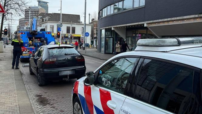 Automobilist rijdt tussen wandelaars: blijkt zonder rijbewijs in spookvoertuig te rijden