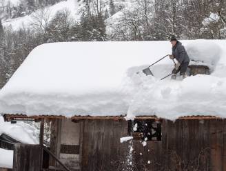 Oostenrijk kreunt onder sneeuwval: lawinegevaar op hoogste niveau, tienduizenden mensen ingesloten door sneeuw