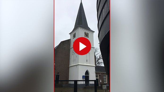 De kerkklokken zijn op hol geslagen.