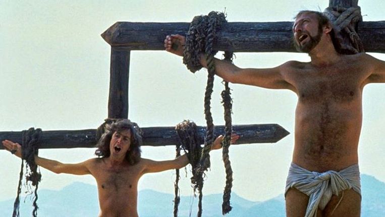 'Always look on the bright side of life', zongen de leden van Monty Python na hun kruisiging. Fragment uit Life of Brian. Beeld Handmade Films
