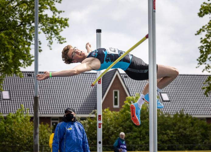 Sven Roosen zeilt over de 1.90 meter.

T-Meeting Meerkamp Sven Roosen in actie tijdens het hoogspringen.