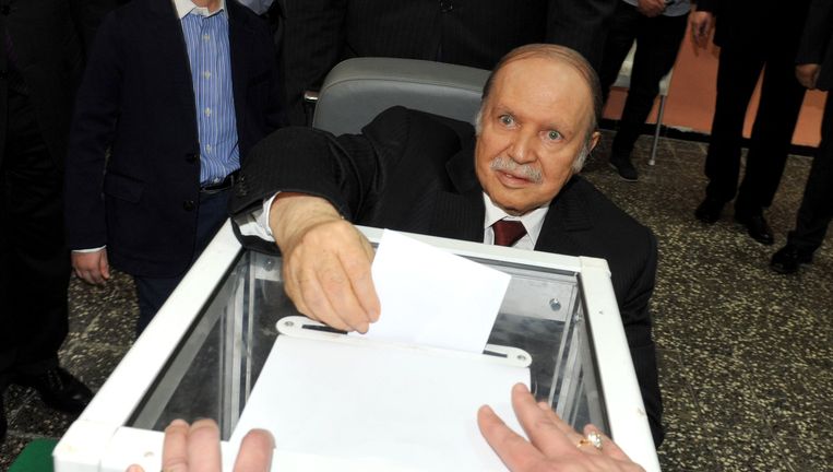 President Bouteflika stemde zelf ook. Beeld PHOTO_NEWS