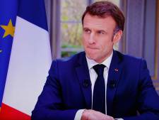 Emmanuel Macron enlève sa montre “à 80.000 euros” en pleine interview, Twitter s’emballe